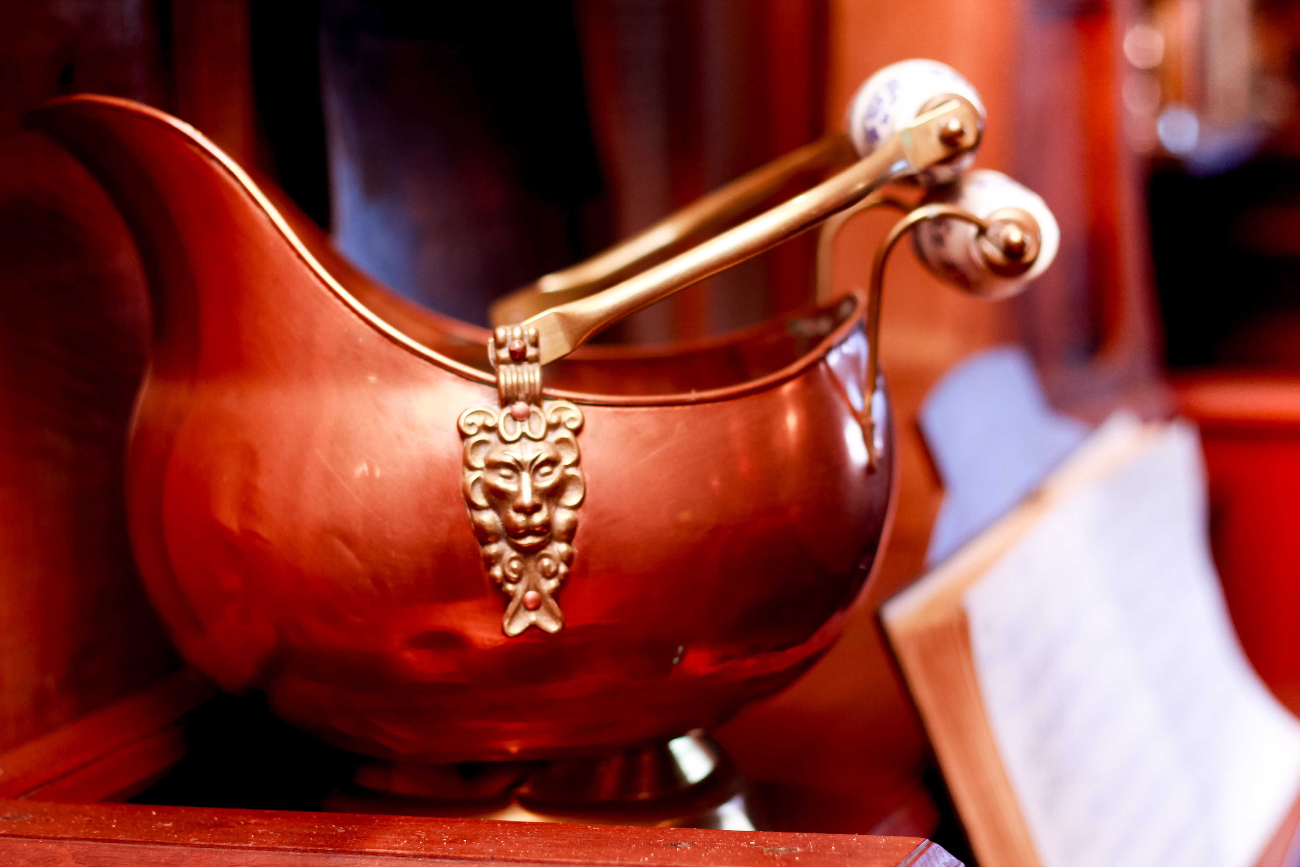 Historiadores contam como é preservado o acervo do Parque Histórico