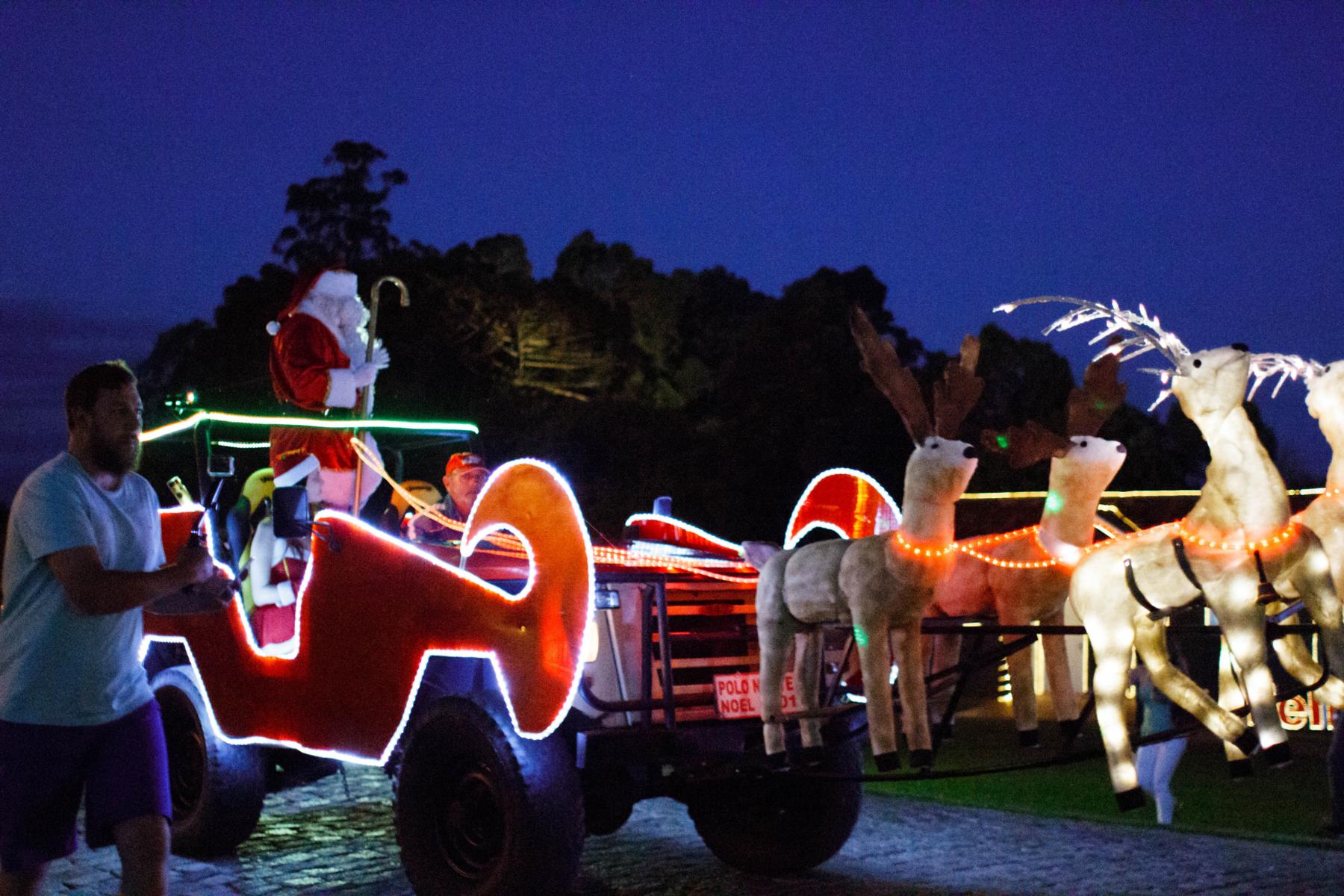 Chegada do Papai Noel no Natal no Parque