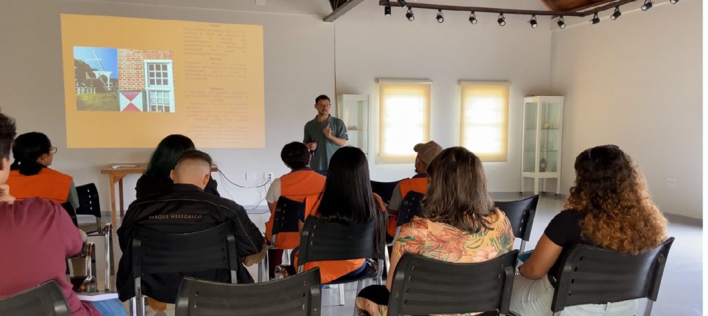 Equipe do museu Parque Histórico participa de capacitação